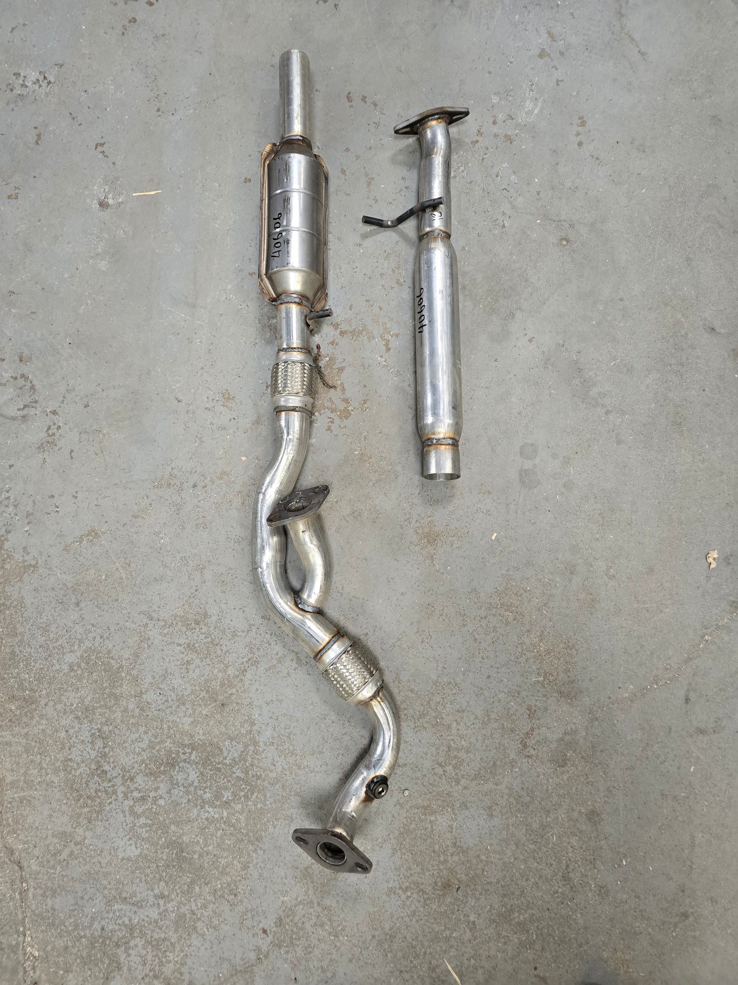 2003-2006 Hyundai Santa FE 3.5L V6 rear converter / pipe with flex , LAST ONE